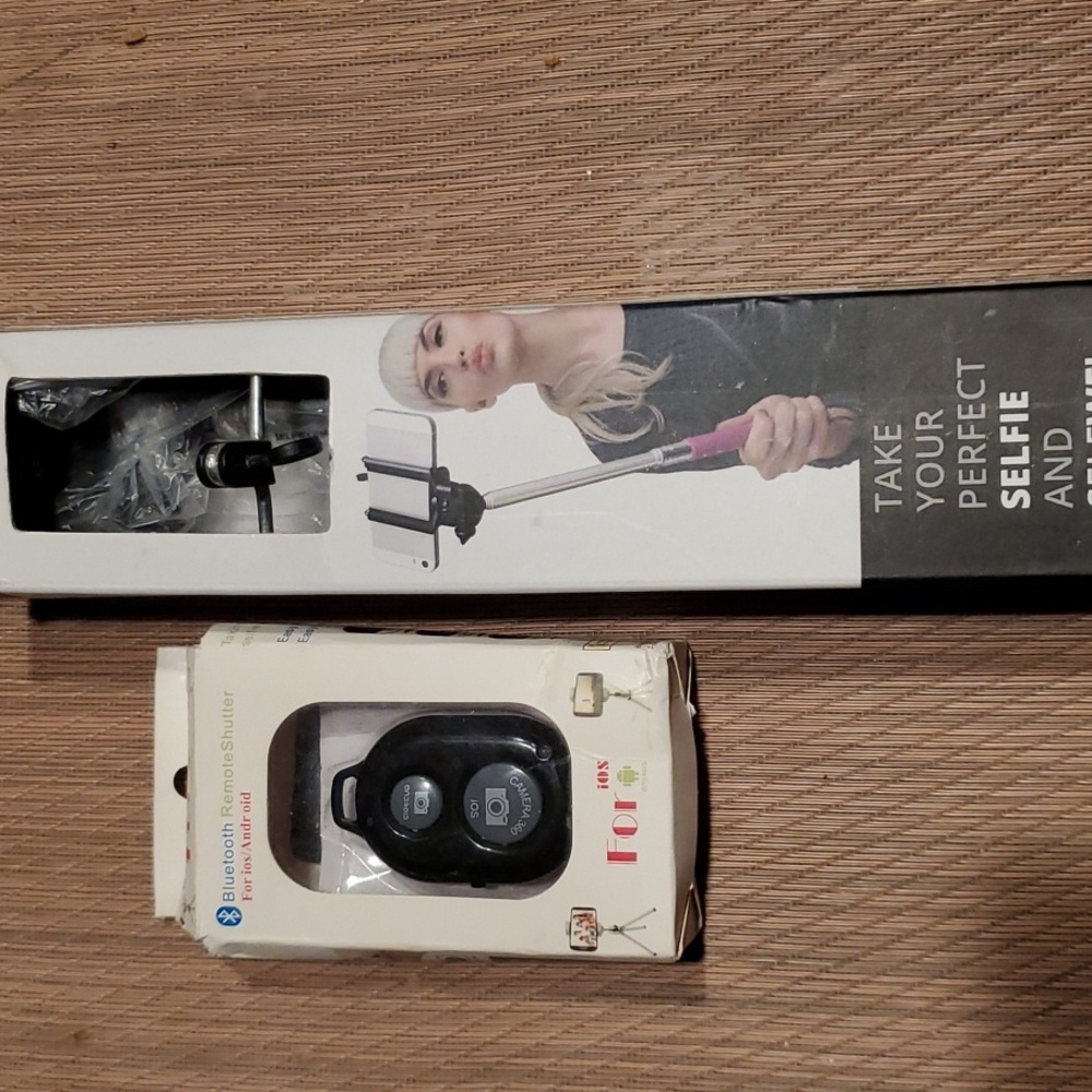 Selfie Stick & Remote - Picture 3 of 6